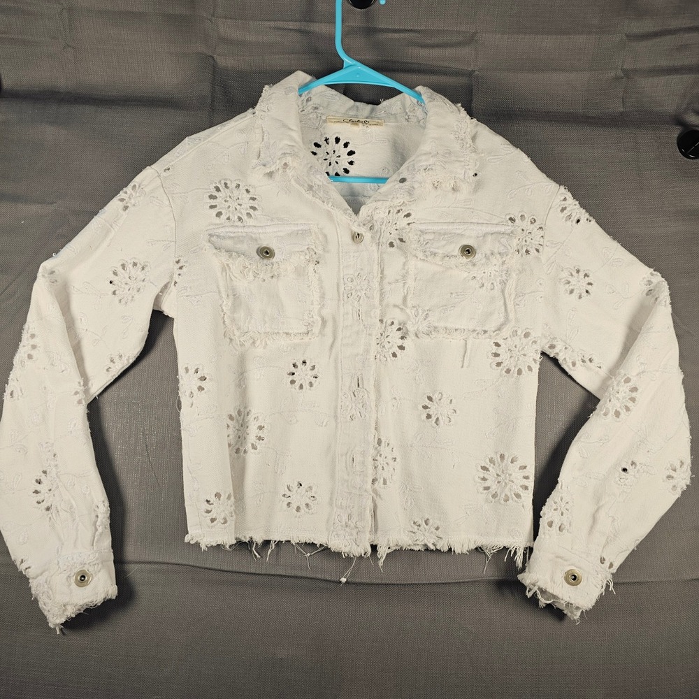 Charlie B White Eyelet Floral Denim Jacket Frayed Hem C6309-881B Womens Small
